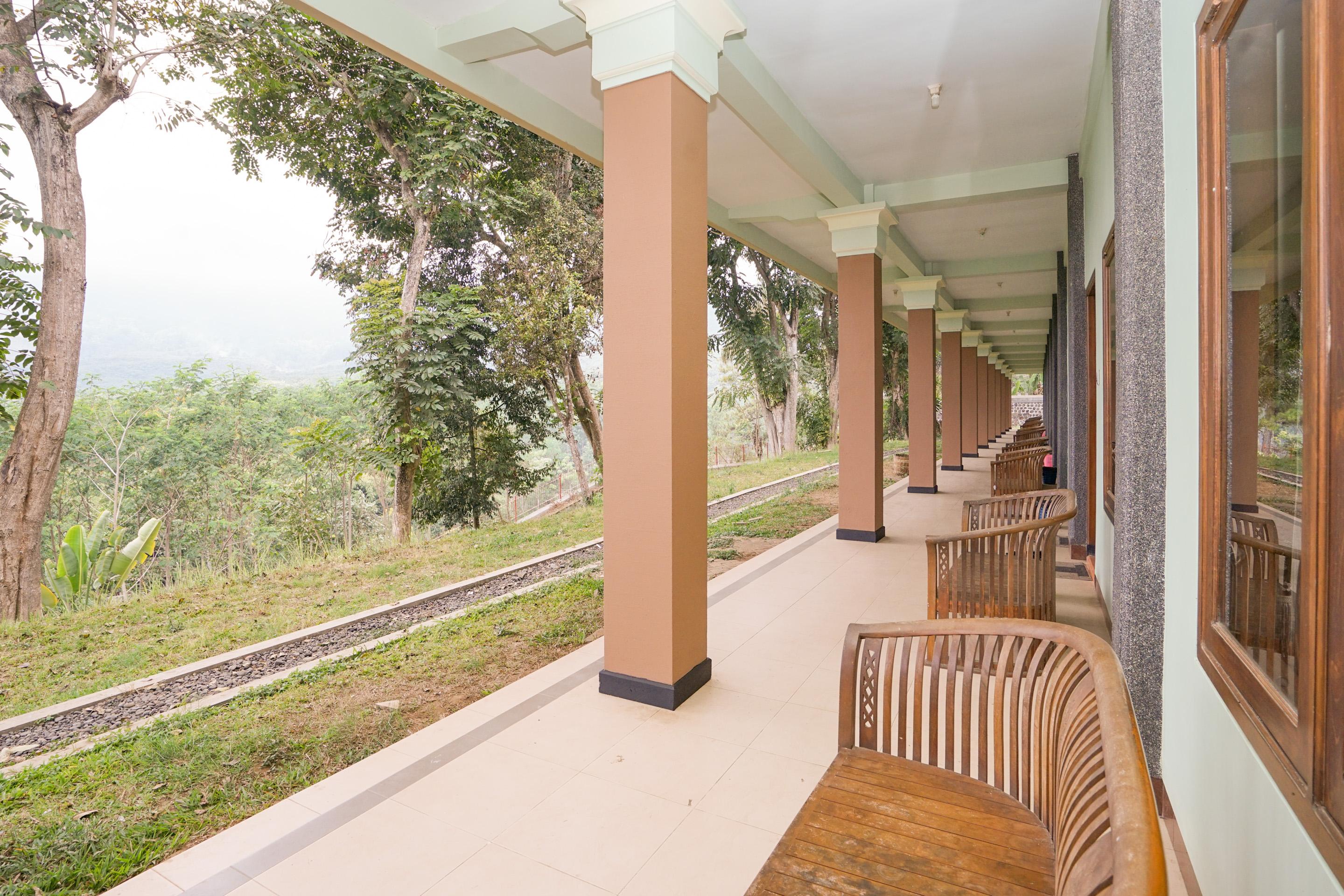 Hotel Bumi Bermi Permai Near Bermi Eco Park Mitra Reddoorz Probolinggo Εξωτερικό φωτογραφία
