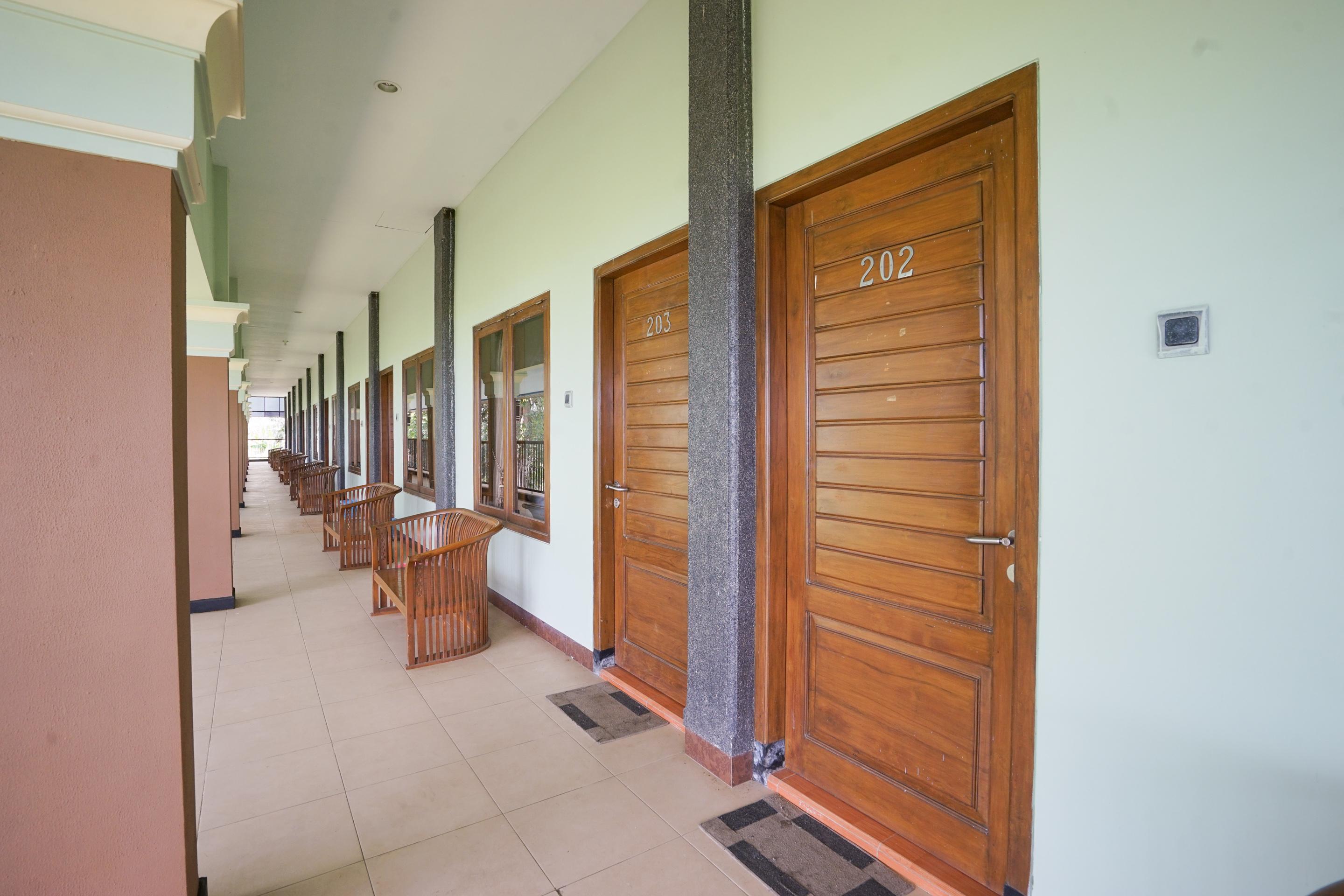 Hotel Bumi Bermi Permai Near Bermi Eco Park Mitra Reddoorz Probolinggo Εξωτερικό φωτογραφία
