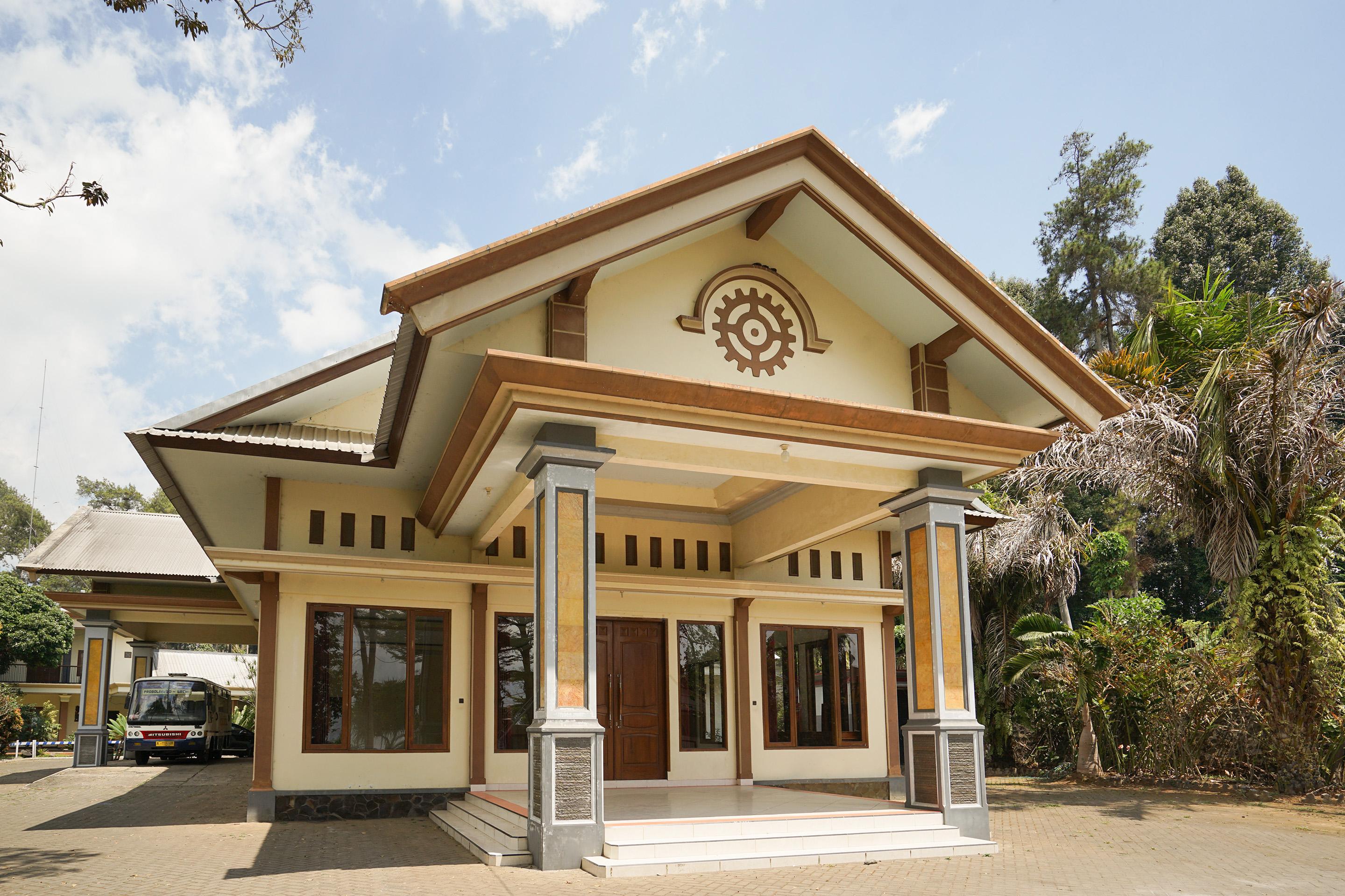 Hotel Bumi Bermi Permai Near Bermi Eco Park Mitra Reddoorz Probolinggo Εξωτερικό φωτογραφία